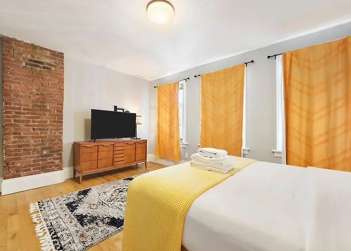 Historic Loft Near Stadiums Modern & Cozy Pittsburgh