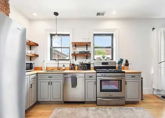 Historic Loft Near Stadiums Modern & Cozy *
