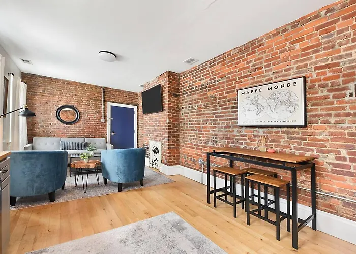 Historic Loft Near Stadiums Modern & Cozy Appartement