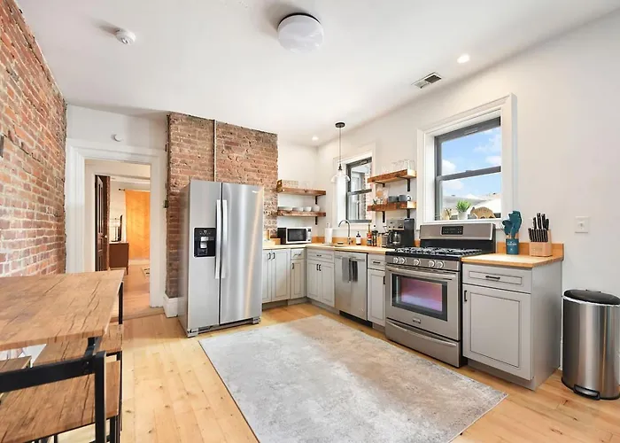 Historic Loft Near Stadiums Modern & Cozy